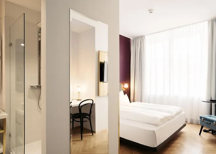 Schani Salon Hotel 4*