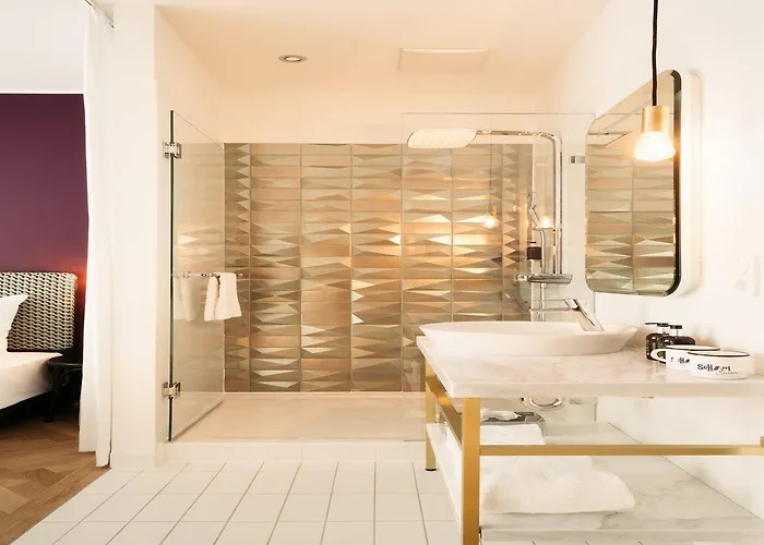 Schani Salon Hotel