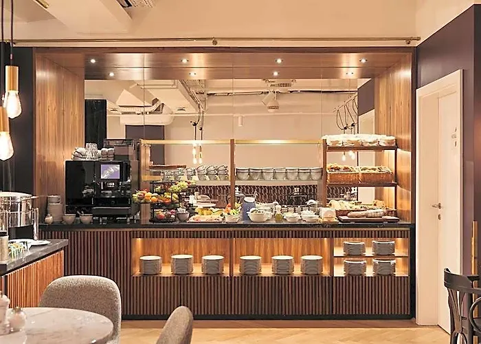 Schani Salon Hotel 4*