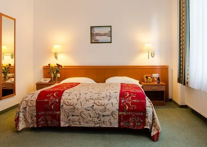 Schani Salon Hotel 4*