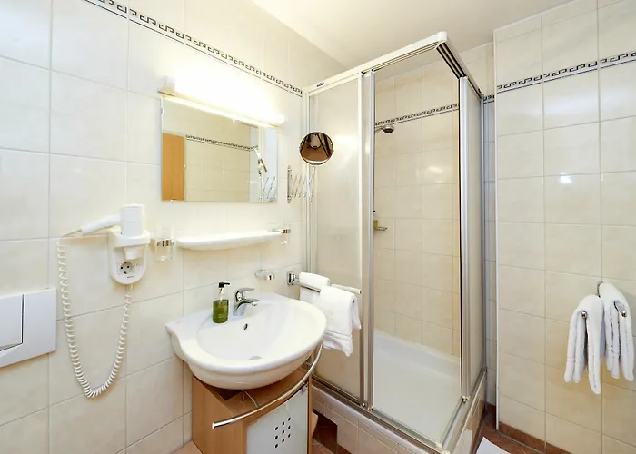 Schani Salon 4*